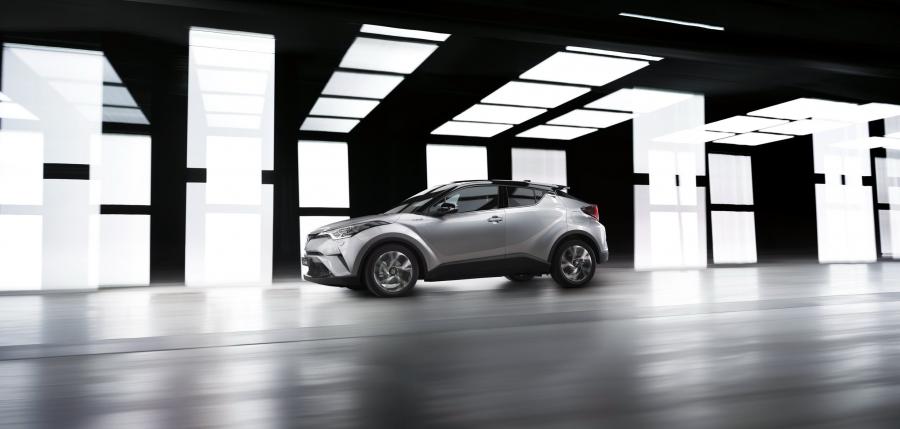  Toyota C-HR 2016 года  (фото 2 из 37)